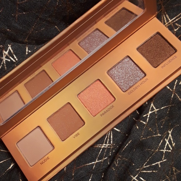 Urban Decay LightBeam eyeshadow palette - Picture 2 of 3
